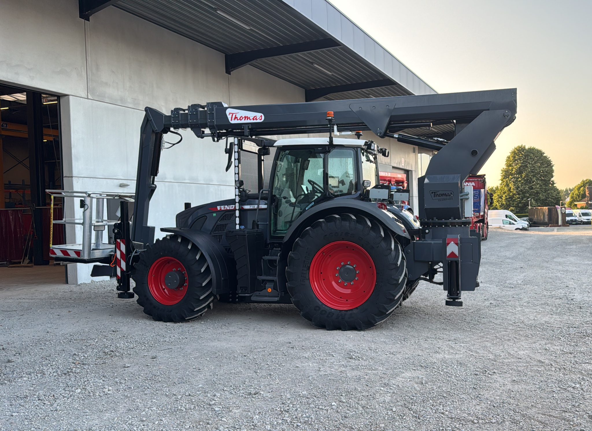 240NCTJ, tractor hoogwerker