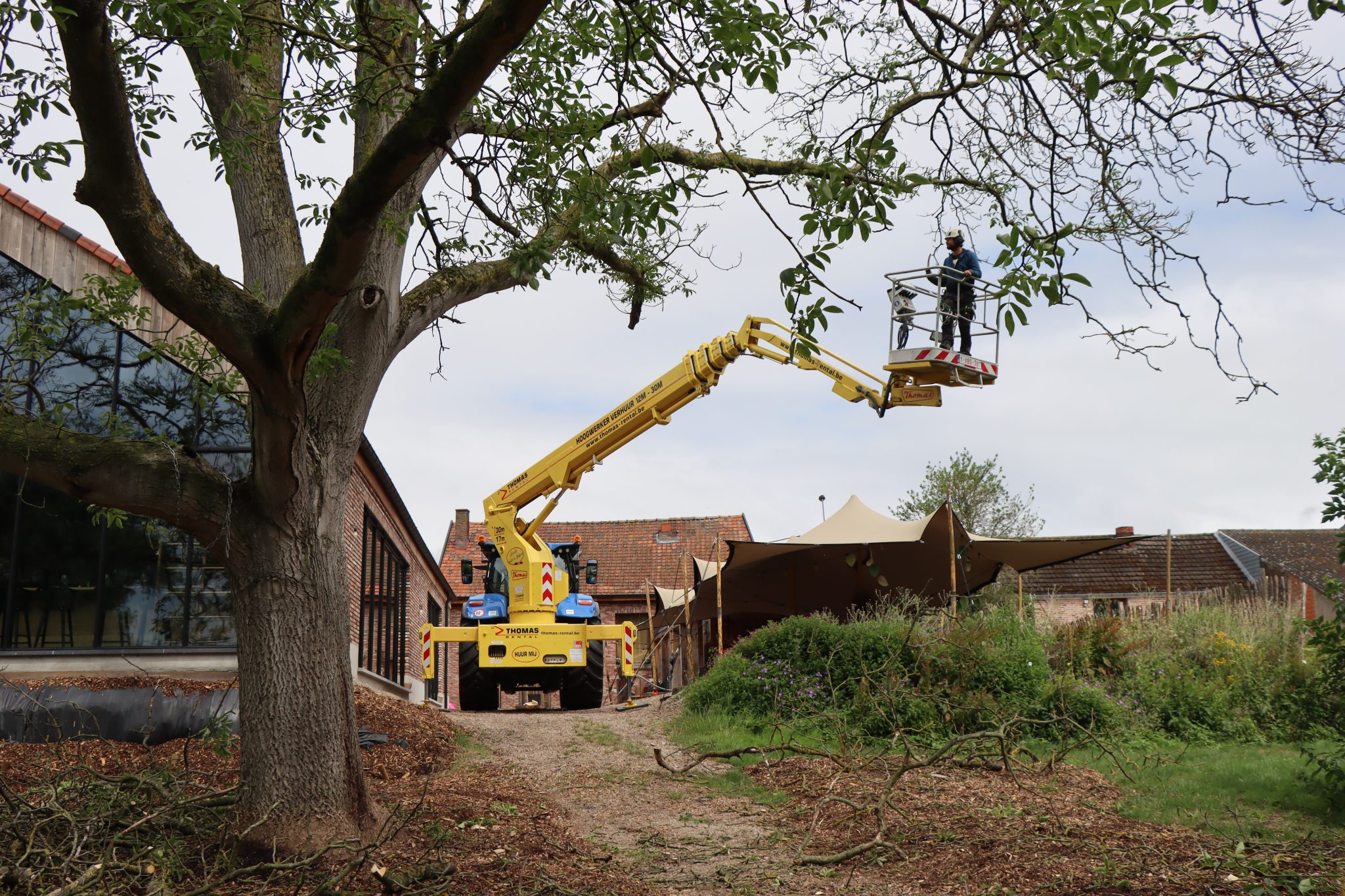300NCTJ, tractor hoogwerker