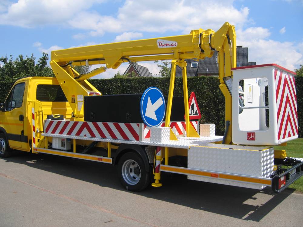 180NKTJ (B/C), vrachtwagen hoogwerker