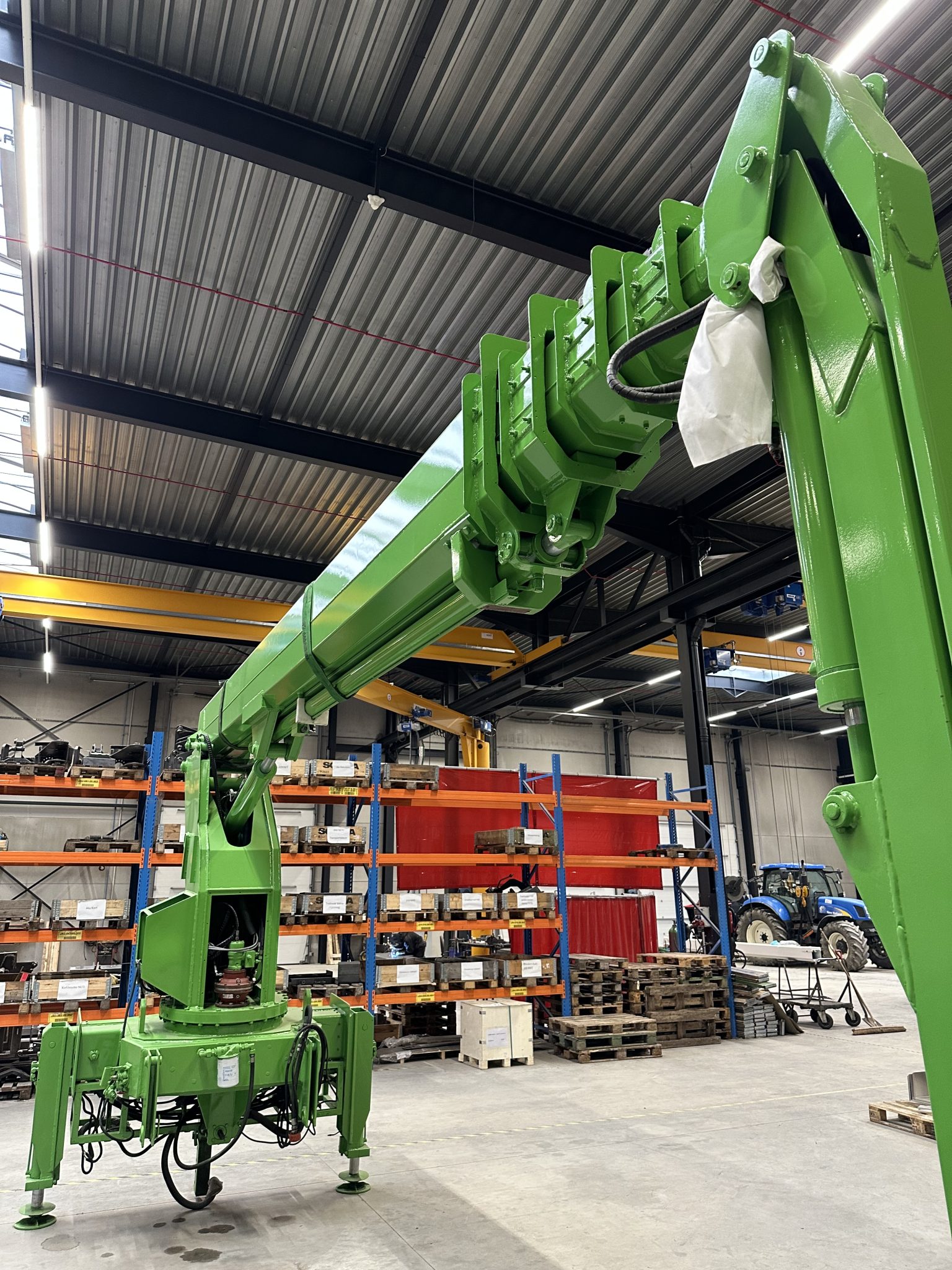 Thomas & Ufkes 300 PTO hoogwerker tweedehands te koop (2011) detailfoto bovenarm en knikpunt in werkplaats