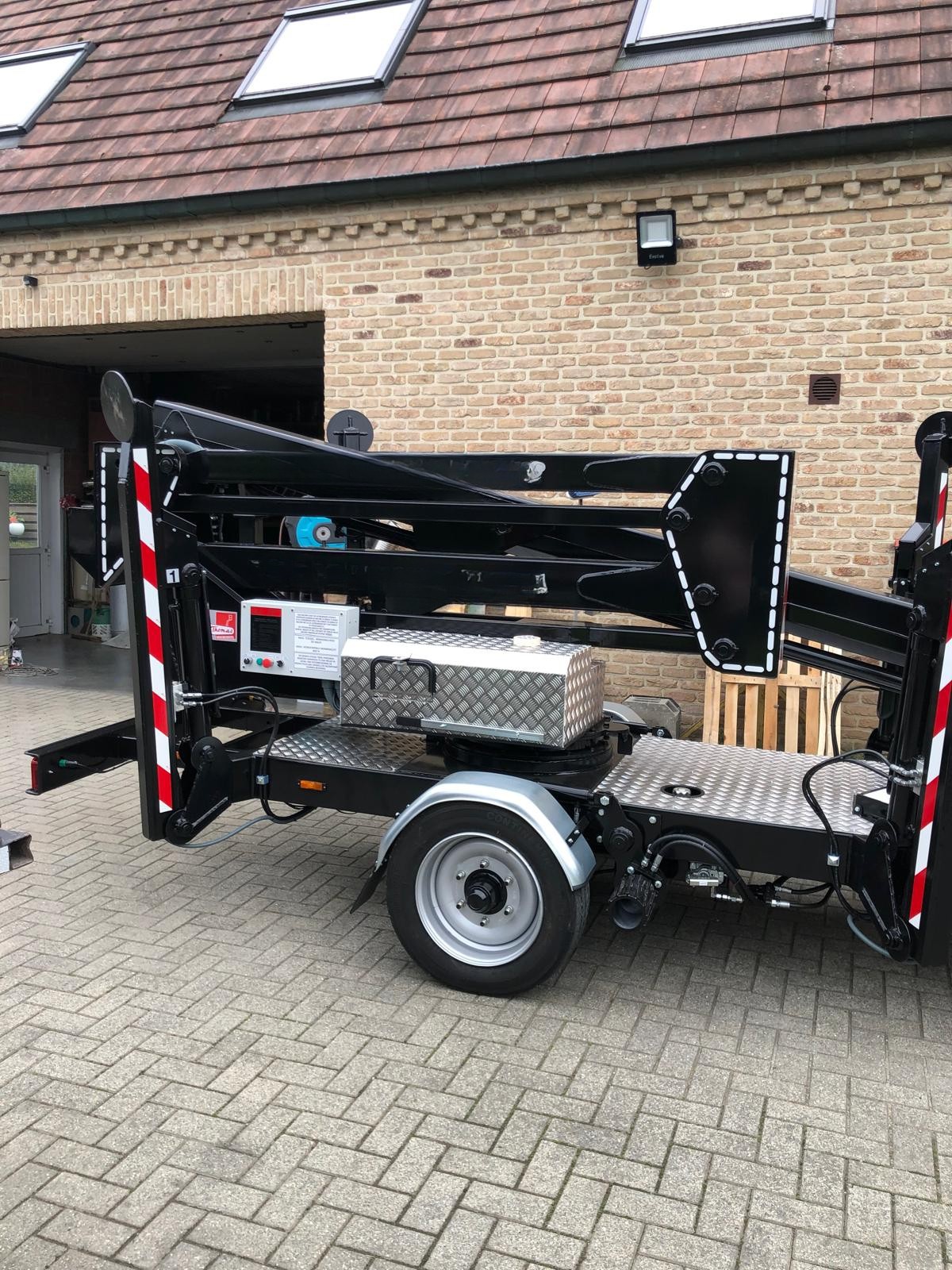 092068bd-b8e0-407a-8d74-2bfcdfc3afbe