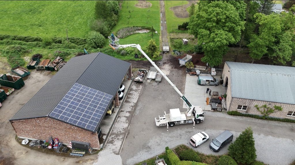 300 TR C truck-mounted aerial work platform by Thomas & Ufkes in use at Groenbedrijf Limburg – tree care from above